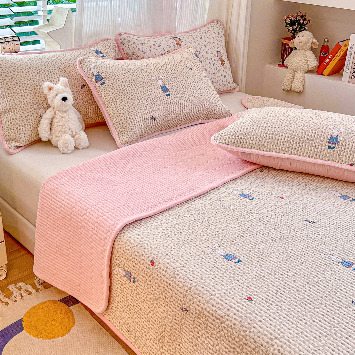 91家纺网 家纺一手货源 找家纺 X猫先生 2025新品棉加绒床盖一面全棉一面牛奶绒床盖炕盖加厚床单床垫四季款系列二 奶呼小兔（A棉B绒）