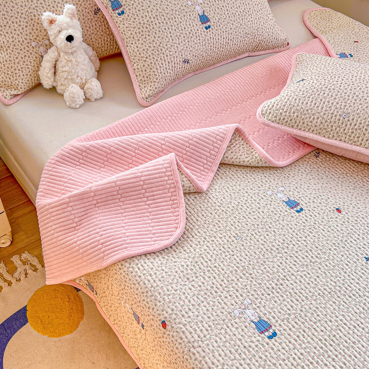 91家纺网 家纺一手货源 找家纺 X猫先生 2025新品棉加绒床盖一面全棉一面牛奶绒床盖炕盖加厚床单床垫四季款系列二 奶呼小兔（A棉B绒）