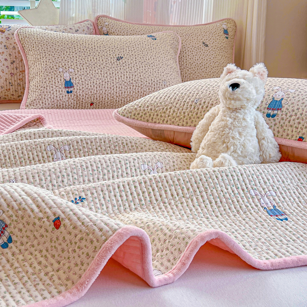 91家纺网 家纺一手货源 找家纺 X猫先生 2025新品棉加绒床盖一面全棉一面牛奶绒床盖炕盖加厚床单床垫四季款系列二 奶呼小兔（A棉B绒）