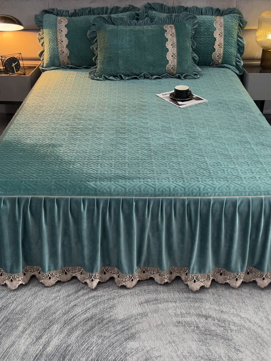 91家纺网 家纺一手货源 找家纺 忘忧草 2025新款婴儿绒夹棉单床裙 床裙单件-安娜系列 安娜-迷雾绿