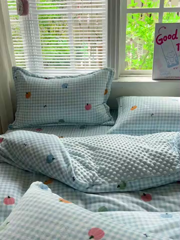 91家纺网 家纺一手货源 找家纺 一比一 2025新款加厚保暖豆豆牛奶绒床盖款四件套蓝格南瓜