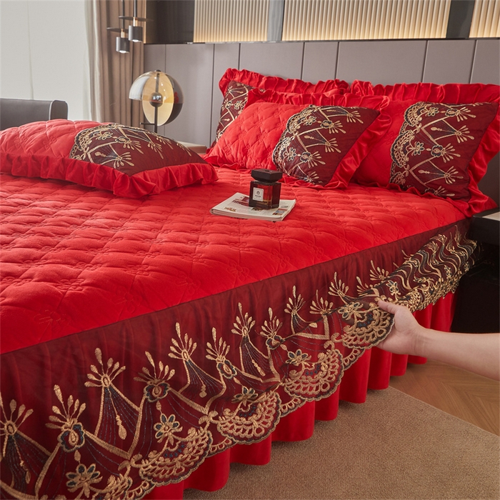 91家纺网 家纺一手货源 找家纺 （总）屹成家纺2025新款水晶绒夹棉绗缝蕾丝床裙三件套（塞纳河畔）床裙单件起售价不低于105元