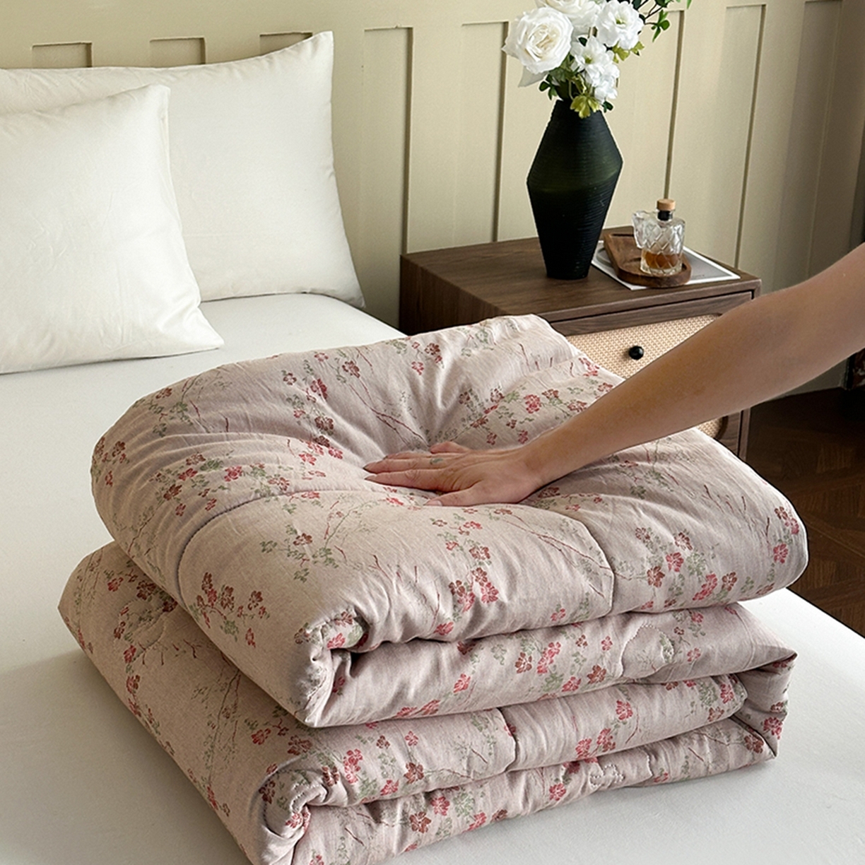 91家纺网 家纺一手货源 找家纺 睡棉坊 2025新款全棉纯棉色织提花双层纱冬被被子被芯 雪梅