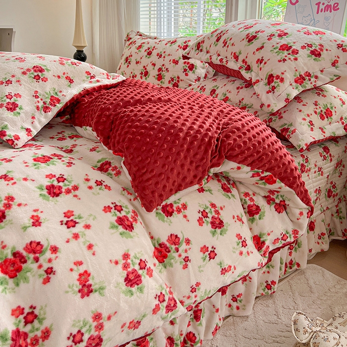 91家纺网 家纺一手货源 找家纺 一比一 2025新款加厚保暖豆豆牛奶绒床盖款四件套玫瑰之约 - 白