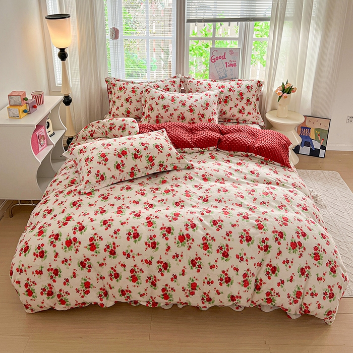 91家纺网 家纺一手货源 找家纺 一比一 2025新款加厚保暖豆豆牛奶绒床盖款四件套玫瑰之约 - 白