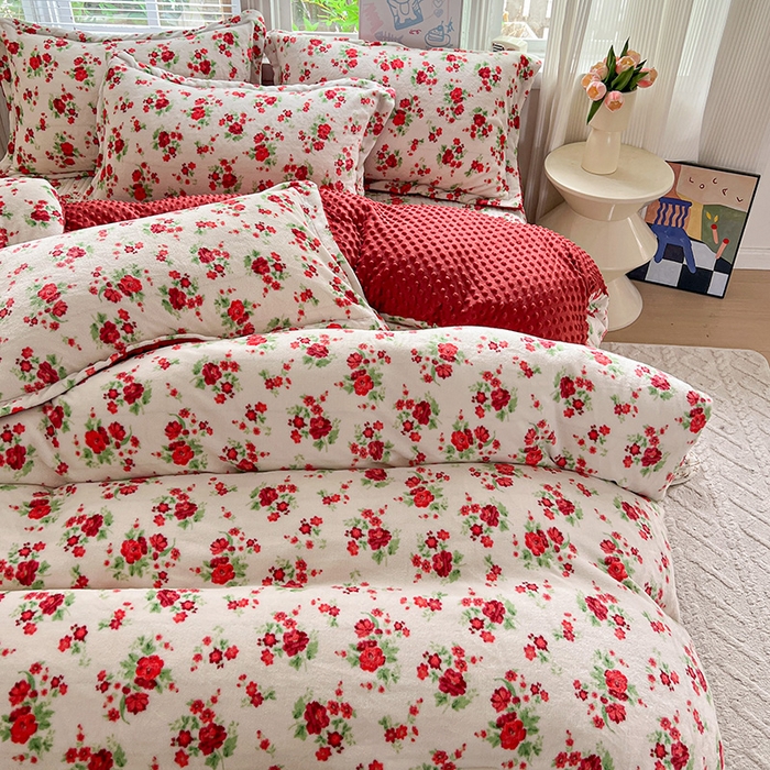 91家纺网 家纺一手货源 找家纺 一比一 2025新款加厚保暖豆豆牛奶绒床盖款四件套玫瑰之约 - 白