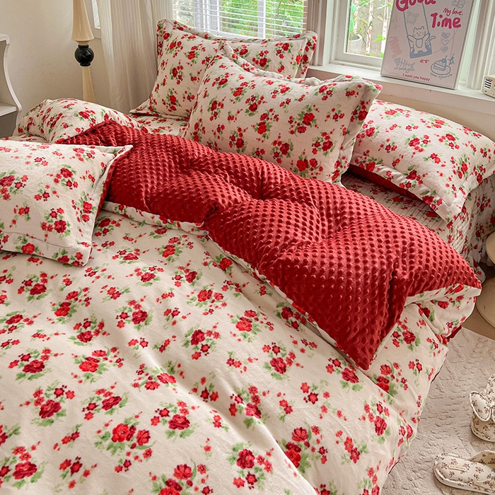 91家纺网 家纺一手货源 找家纺 一比一 2025新款加厚保暖豆豆牛奶绒床盖款四件套玫瑰之约 - 白