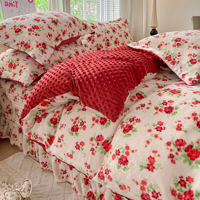 91家纺网 家纺一手货源 找家纺 一比一 2025新款加厚保暖豆豆牛奶绒床盖款四件套玫瑰之约 - 白