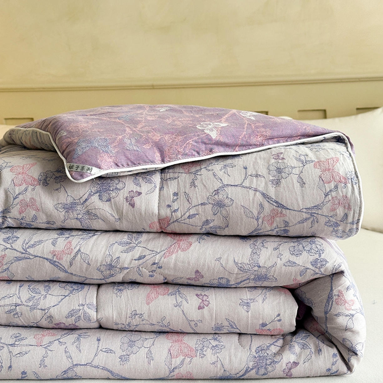 91家纺网 家纺一手货源 找家纺 睡棉坊 2025新款全棉纯棉色织提花双层纱冬被被子被芯 蝶结缘