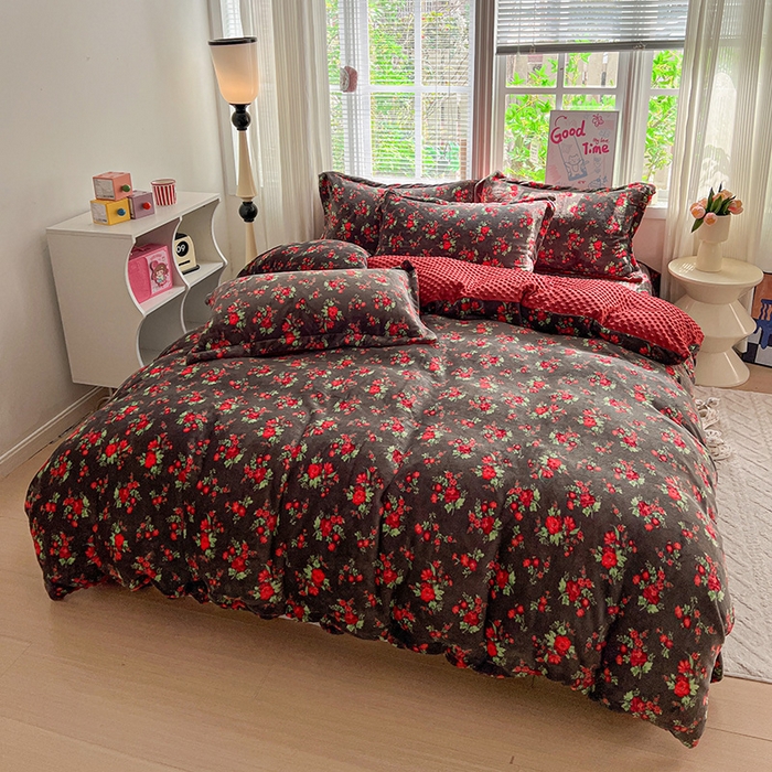 91家纺网 家纺一手货源 找家纺 一比一 2025新款加厚保暖豆豆牛奶绒床盖款四件套玫瑰之约 - 黑