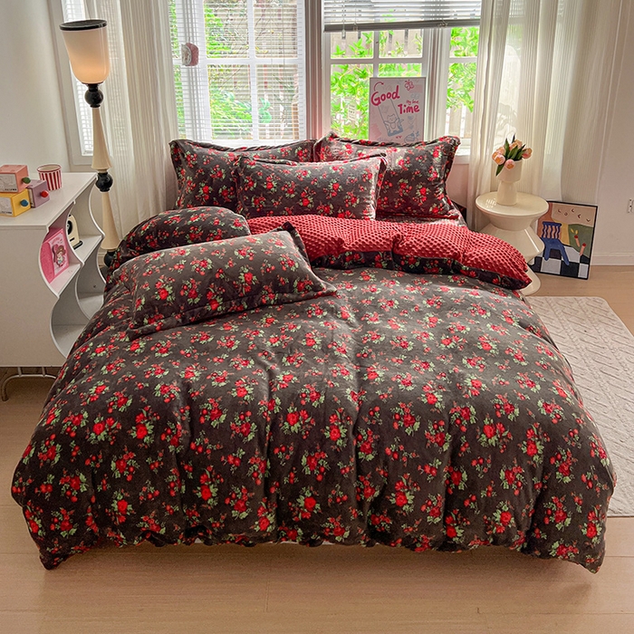 91家纺网 家纺一手货源 找家纺 一比一 2025新款加厚保暖豆豆牛奶绒床盖款四件套玫瑰之约 - 黑