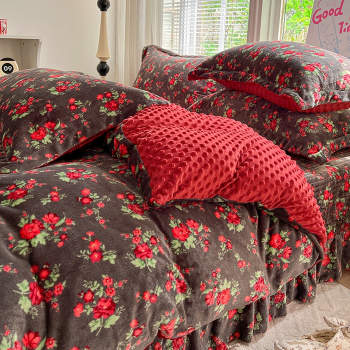 91家纺网 家纺一手货源 找家纺 一比一 2025新款加厚保暖豆豆牛奶绒床盖款四件套玫瑰之约 - 黑