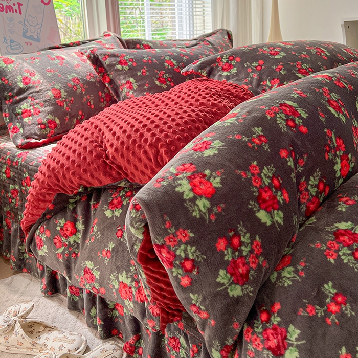 91家纺网 家纺一手货源 找家纺 一比一 2025新款加厚保暖豆豆牛奶绒床盖款四件套玫瑰之约 - 黑