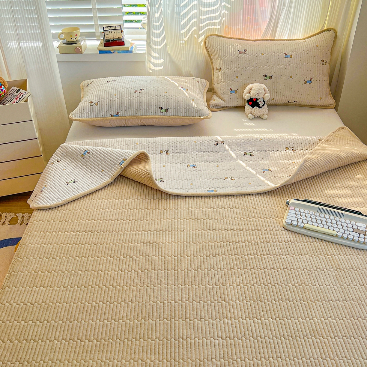 91家纺网 家纺一手货源 找家纺 X猫先生 2025新品棉加绒床盖一面全棉一面牛奶绒床盖炕盖加厚床单床垫四季款系列二 星星柯基（A棉B绒）