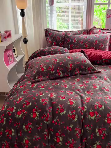 91家纺网 家纺一手货源 找家纺 一比一 2025新款加厚保暖豆豆牛奶绒床盖款四件套玫瑰之约 - 黑