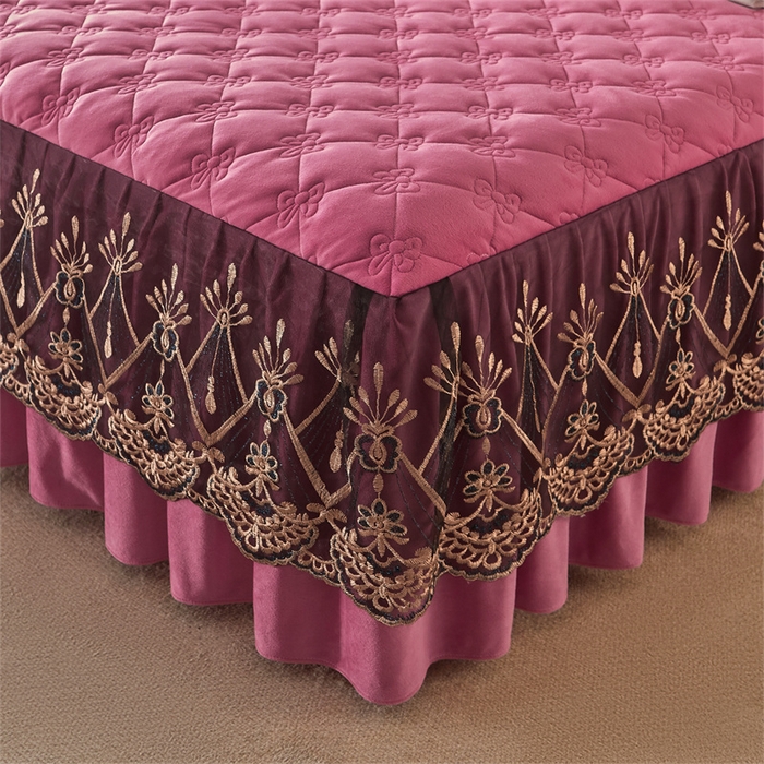 91家纺网 家纺一手货源 找家纺 屹成家纺2025新款水晶绒夹棉绗缝蕾丝床裙三件套（塞纳河畔）床裙单件起售价不低于105元 豆沙