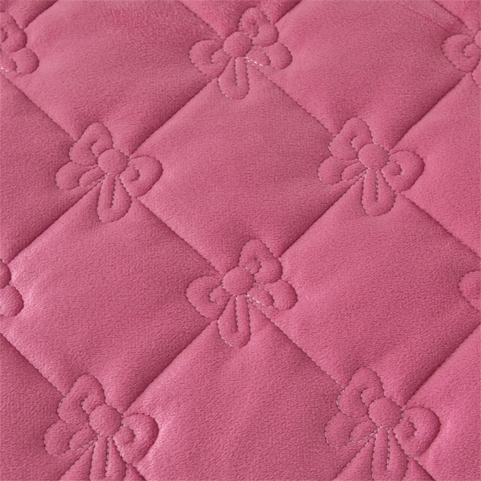 91家纺网 家纺一手货源 找家纺 屹成家纺2025新款水晶绒夹棉绗缝蕾丝床裙三件套（塞纳河畔）床裙单件起售价不低于105元 豆沙