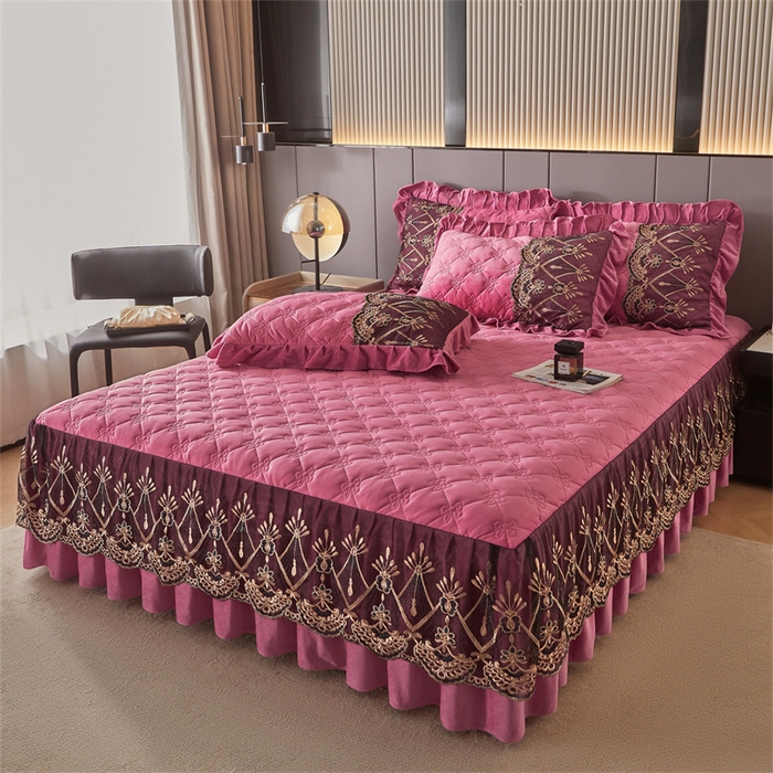 91家纺网 家纺一手货源 找家纺 屹成家纺2025新款水晶绒夹棉绗缝蕾丝床裙三件套（塞纳河畔）床裙单件起售价不低于105元 豆沙