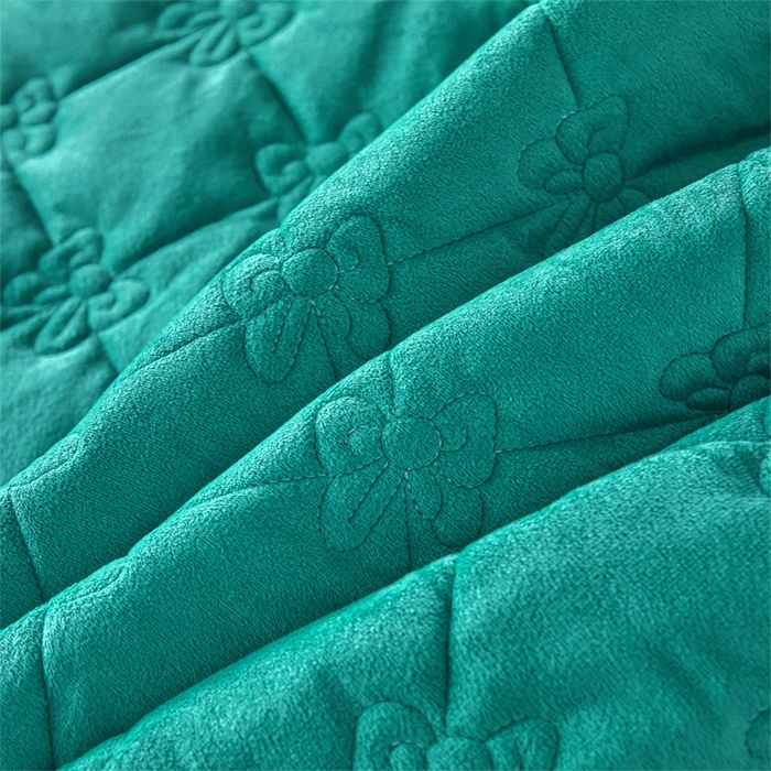 91家纺网 家纺一手货源 找家纺 屹成家纺2025新款水晶绒夹棉绗缝蕾丝床裙三件套（塞纳河畔）床裙单件起售价不低于105元 翡翠绿