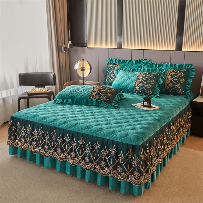 91家纺网 家纺一手货源 找家纺 屹成家纺2025新款水晶绒夹棉绗缝蕾丝床裙三件套（塞纳河畔）床裙单件起售价不低于105元 翡翠绿