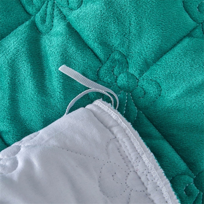 91家纺网 家纺一手货源 找家纺 屹成家纺2025新款水晶绒夹棉绗缝蕾丝床裙三件套（塞纳河畔）床裙单件起售价不低于105元 翡翠绿