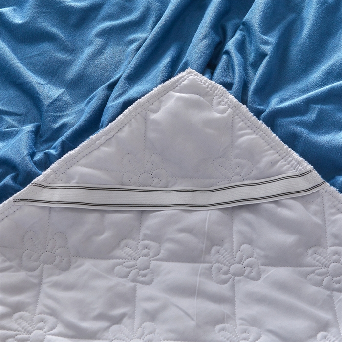 91家纺网 家纺一手货源 找家纺 屹成家纺2025新款水晶绒夹棉绗缝蕾丝床裙三件套（塞纳河畔）床裙单件起售价不低于105元 蔚蓝