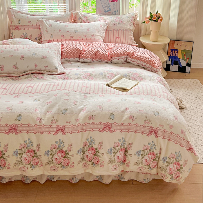 91家纺网 家纺一手货源 找家纺 一比一 2025新款加厚保暖豆豆牛奶绒床盖款四件套蔷薇语