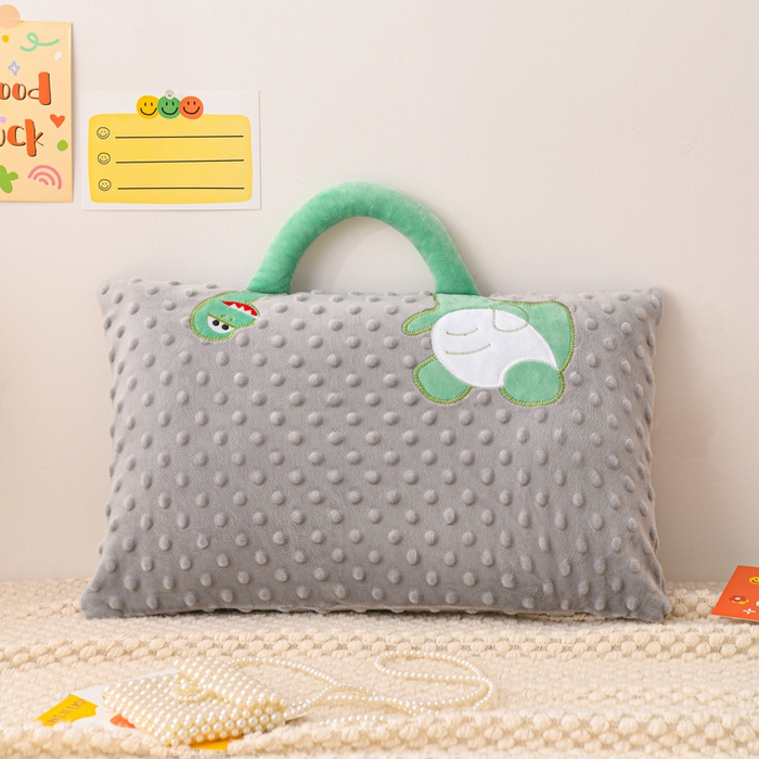 91家纺网 家纺一手货源 找家纺 （总）大熊枕芯 2025新款手提袋动物园豆豆绒儿童枕芯 枕套+内胆