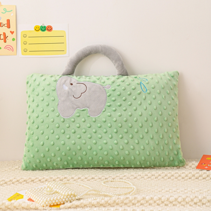 91家纺网 家纺一手货源 找家纺 （总）大熊枕芯 2025新款手提袋动物园豆豆绒儿童枕芯 枕套+内胆