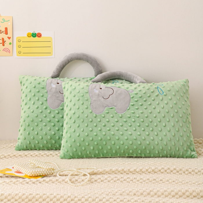 91家纺网 家纺一手货源 找家纺 大熊枕芯 2025新款手提袋动物园豆豆绒儿童枕芯 枕套+内胆 手提款-小象绿