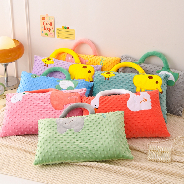 91家纺网 家纺一手货源 找家纺 大熊枕芯 2025新款手提袋动物园豆豆绒儿童枕芯 枕套+内胆 组合图