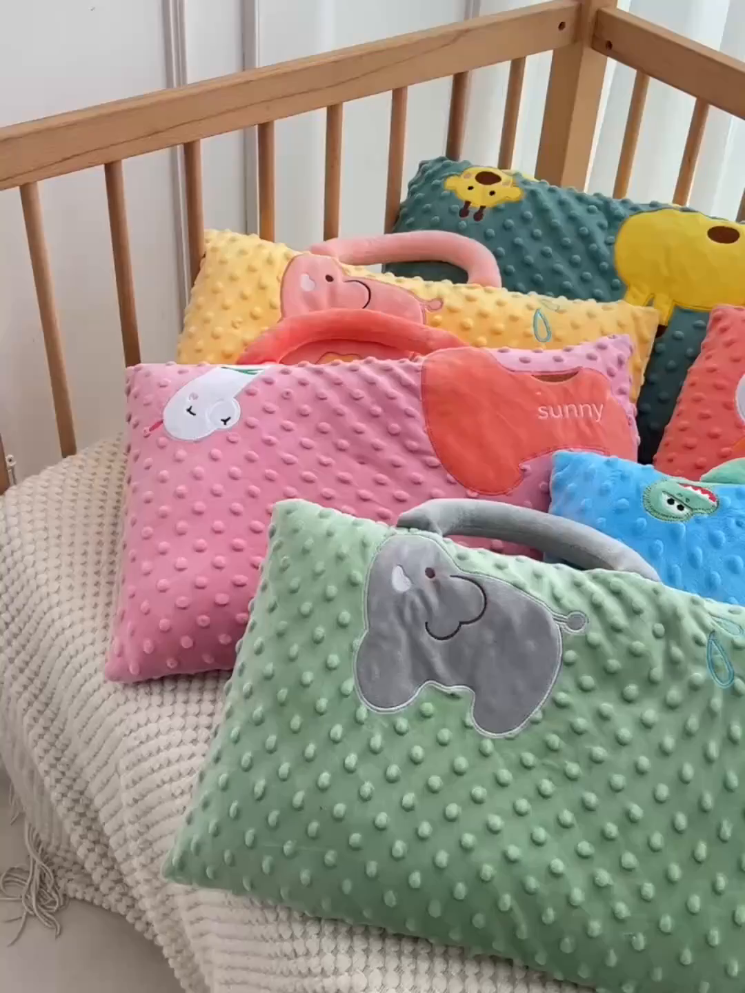 91家纺网 家纺一手货源 找家纺 （总）大熊枕芯 2025新款手提袋动物园豆豆绒儿童枕芯 枕套+内胆