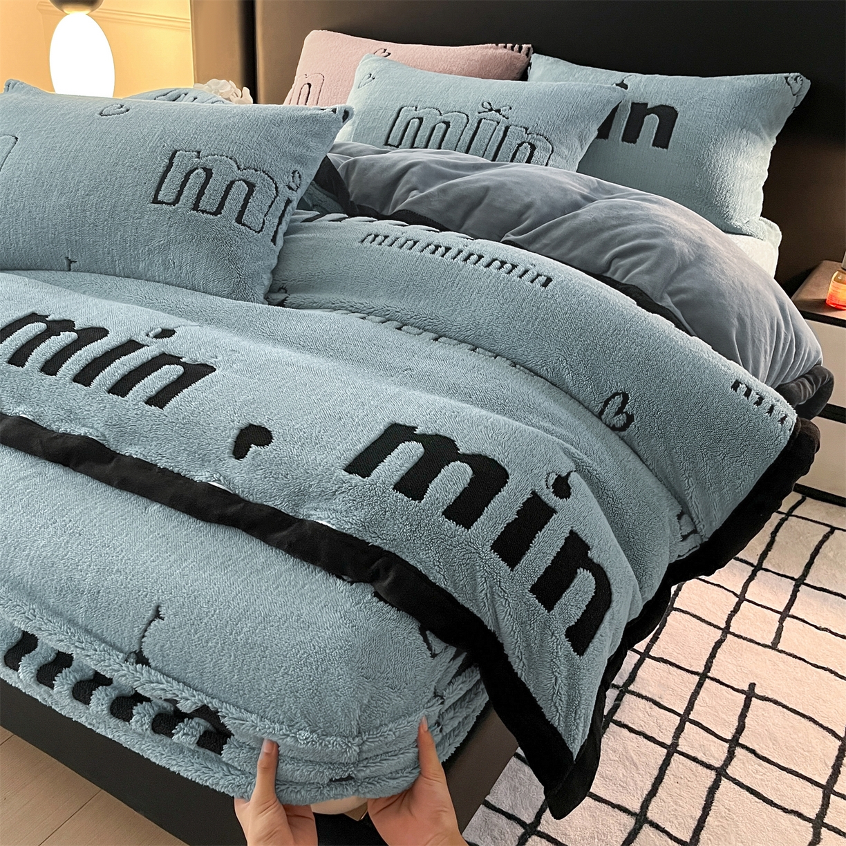 91家纺网 家纺一手货源 找家纺 慕木家纺 2025新款A类高克重云暮绒床笠款四件套(跨境专供首选）提供买家秀 云暮绒min床笠四件套-云朵蓝