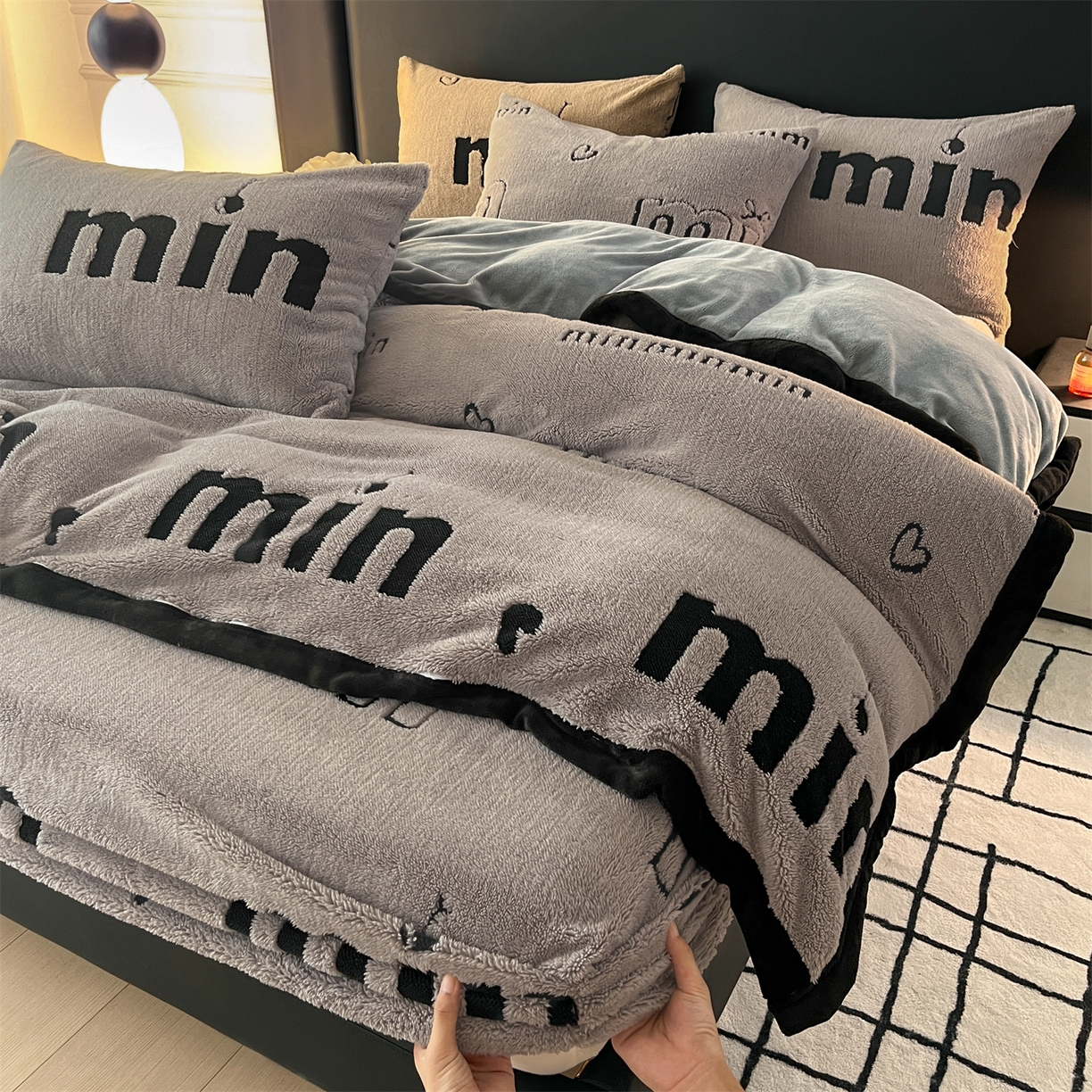 91家纺网 家纺一手货源 找家纺 慕木家纺 2025新款A类高克重云暮绒床笠款四件套(跨境专供首选）提供买家秀 云暮绒min床笠四件套-云絮灰