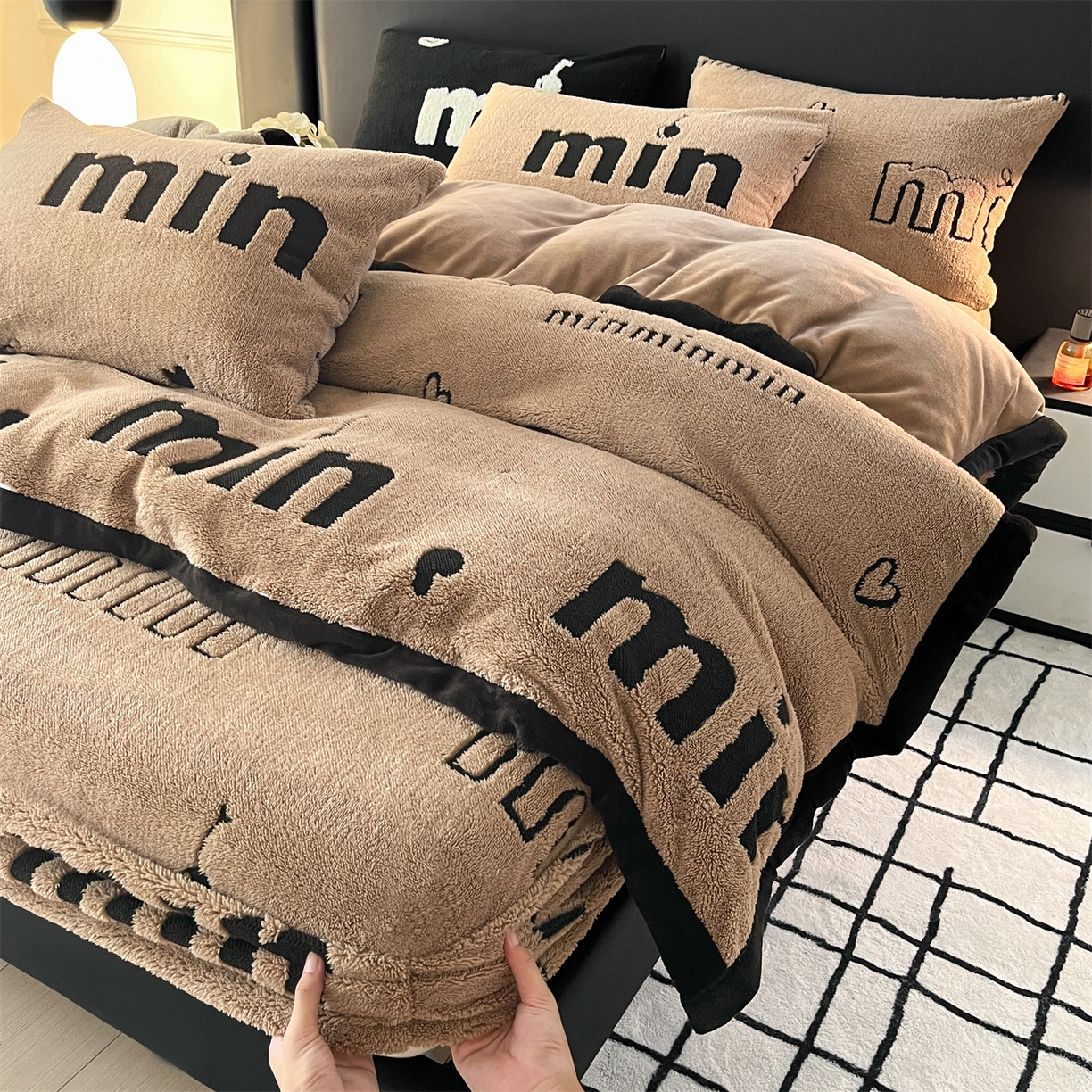 91家纺网 家纺一手货源 找家纺 慕木家纺 2025新款A类高克重云暮绒床笠款四件套(跨境专供首选）提供买家秀 云暮绒min床笠四件套-摩卡咖