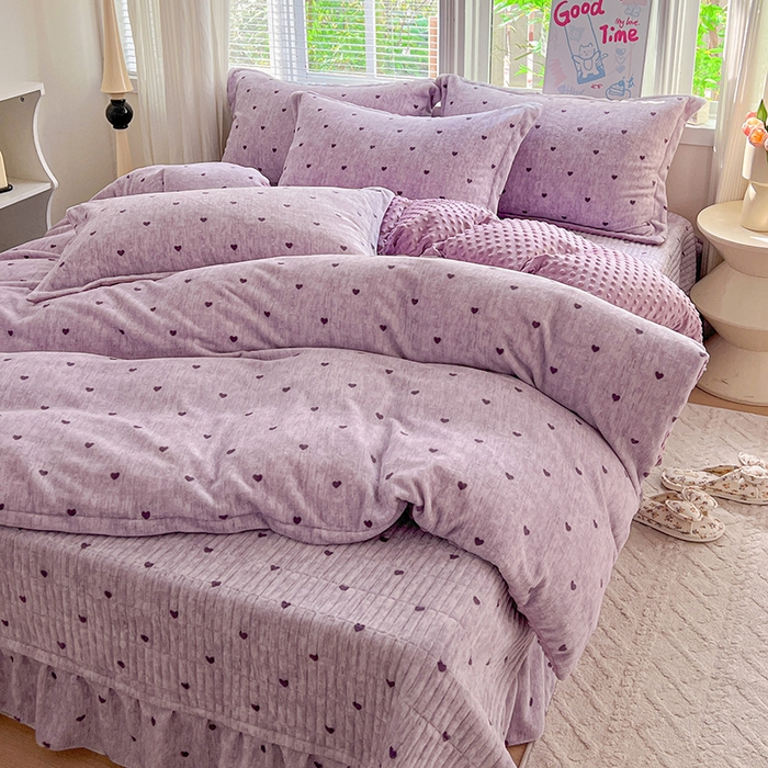 91家纺网 家纺一手货源 找家纺 一比一 2025新款加厚保暖豆豆牛奶绒床盖款四件套紫色小心心