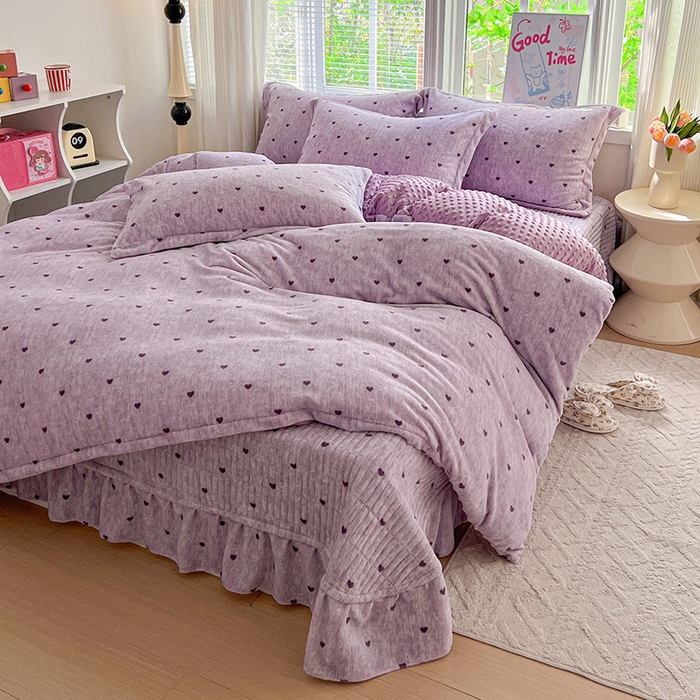 91家纺网 家纺一手货源 找家纺 一比一 2025新款加厚保暖豆豆牛奶绒床盖款四件套紫色小心心