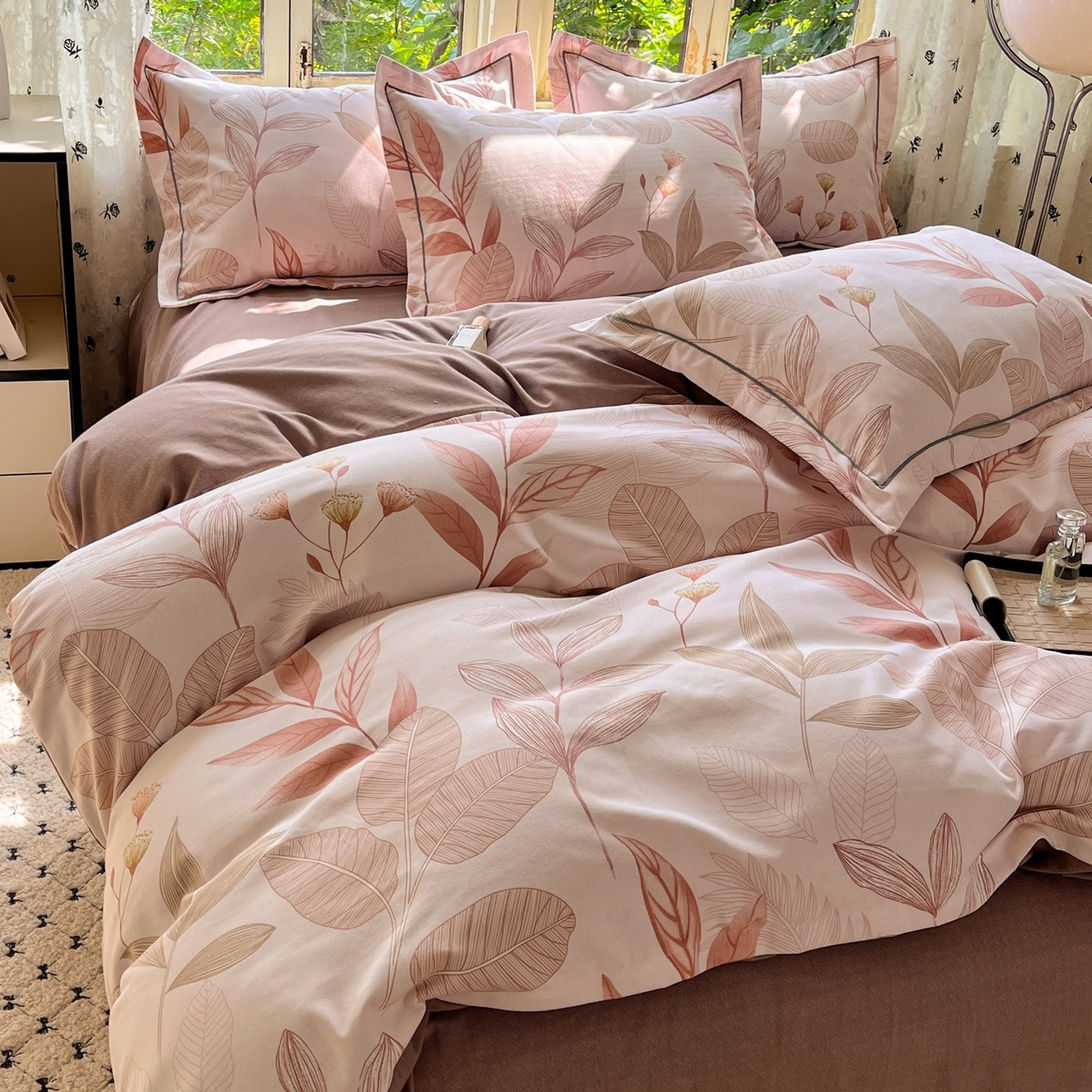 91家纺网 家纺一手货源 找家纺  简约 2025新款全棉四件套活性生态磨毛四件套 相思叶-咖