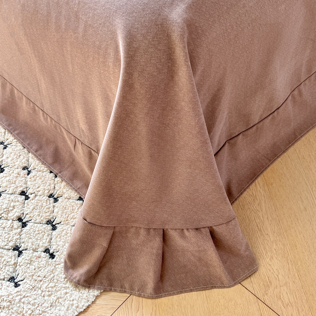 91家纺网 家纺一手货源 找家纺  简约 2025新款全棉四件套活性生态磨毛四件套 相思叶-咖