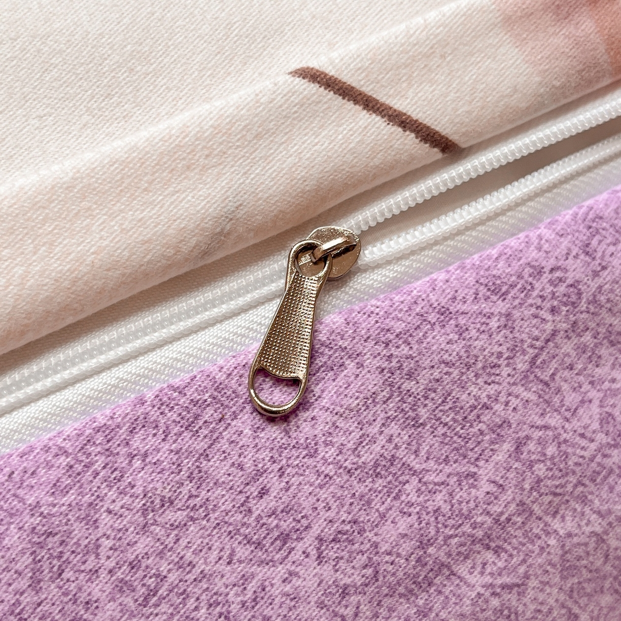 91家纺网 家纺一手货源 找家纺 简约 2025新款全棉四件套活性生态磨毛四件套 叶初开-粉