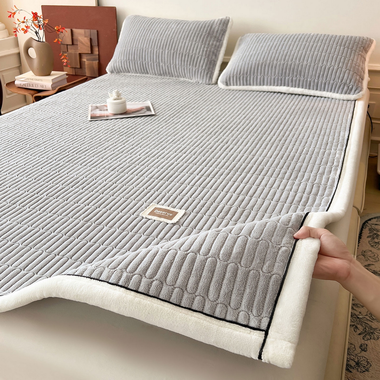 91家纺网 家纺一手货源 找家纺 喜居 2025新款A类高克重宝宝绒夹棉床褥垫-绮梦系列 绮梦-灰-宝宝绒床褥垫