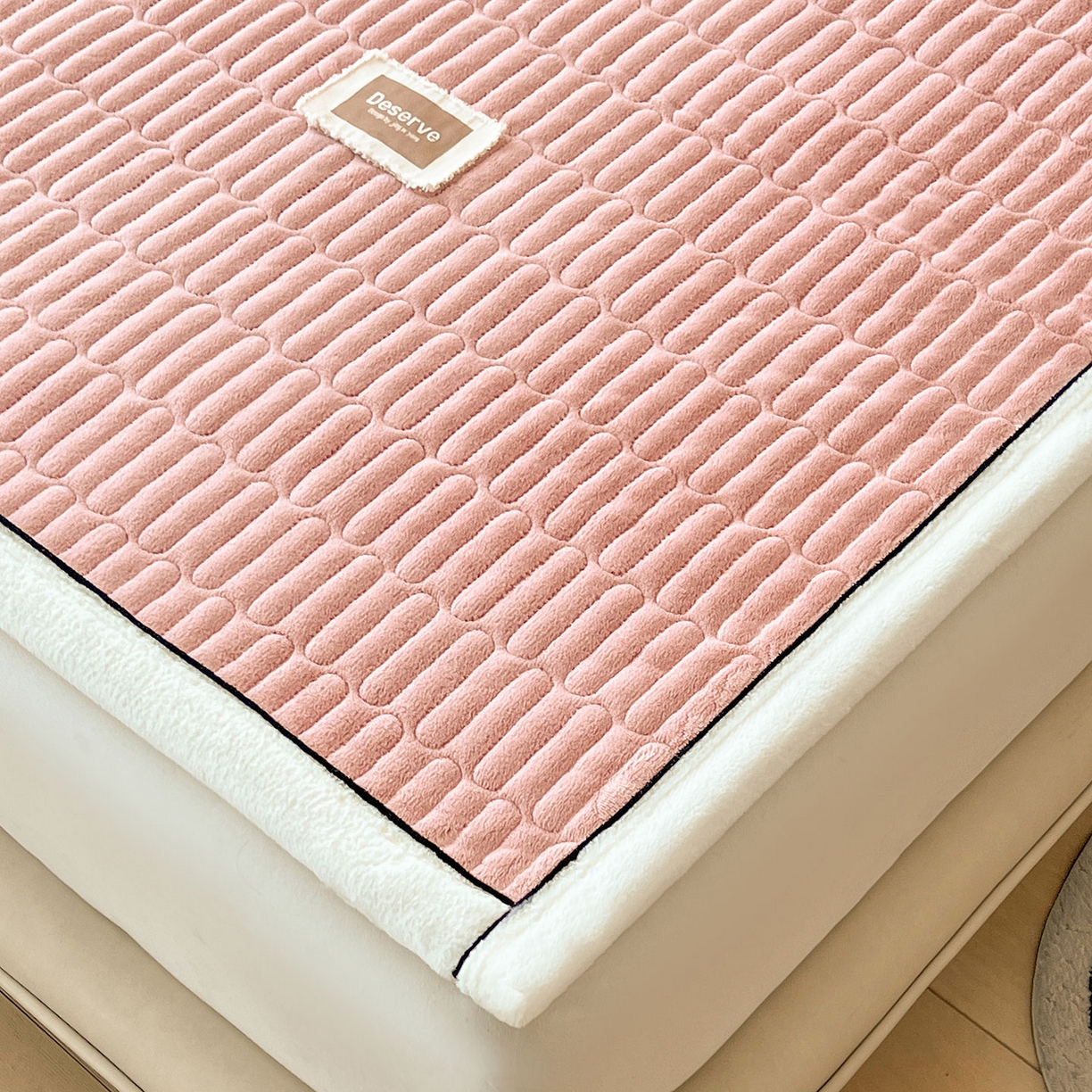 91家纺网 家纺一手货源 找家纺 喜居 2025新款A类高克重宝宝绒夹棉床褥垫-绮梦系列 绮梦-粉-宝宝绒床褥垫