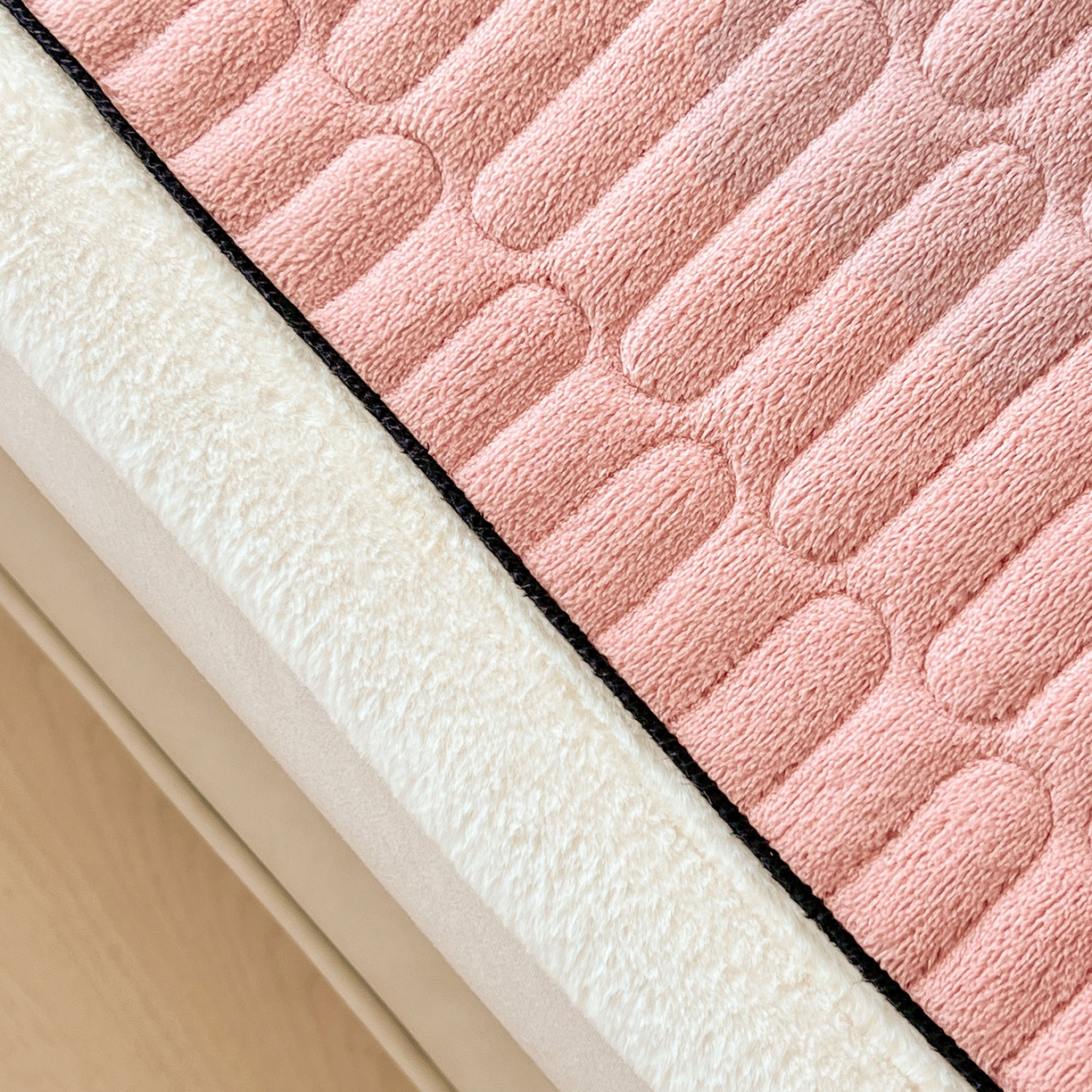 91家纺网 家纺一手货源 找家纺 喜居 2025新款A类高克重宝宝绒夹棉床褥垫-绮梦系列 绮梦-粉-宝宝绒床褥垫