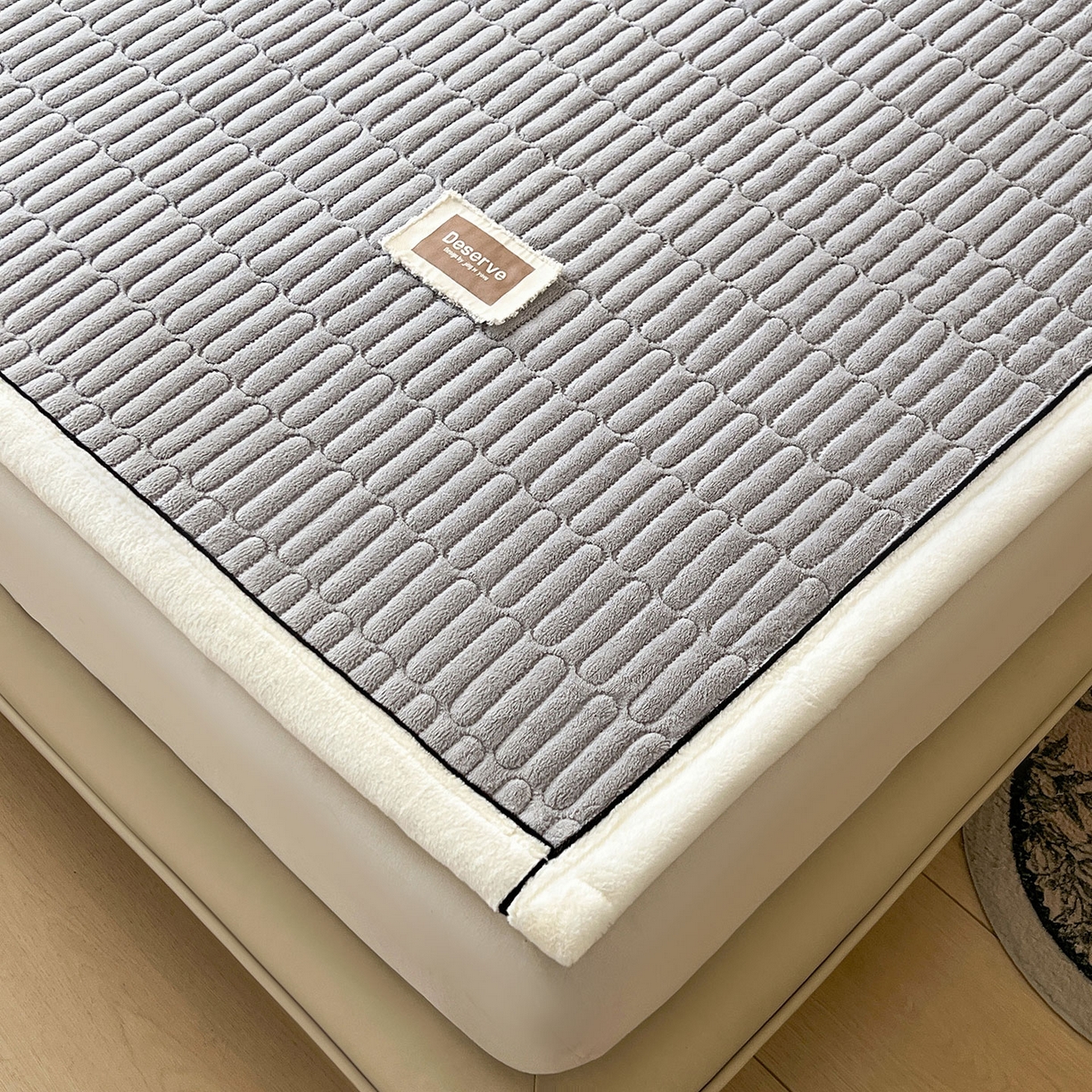 91家纺网 家纺一手货源 找家纺 喜居 2025新款A类高克重宝宝绒夹棉床褥垫-绮梦系列 绮梦-灰-宝宝绒床褥垫