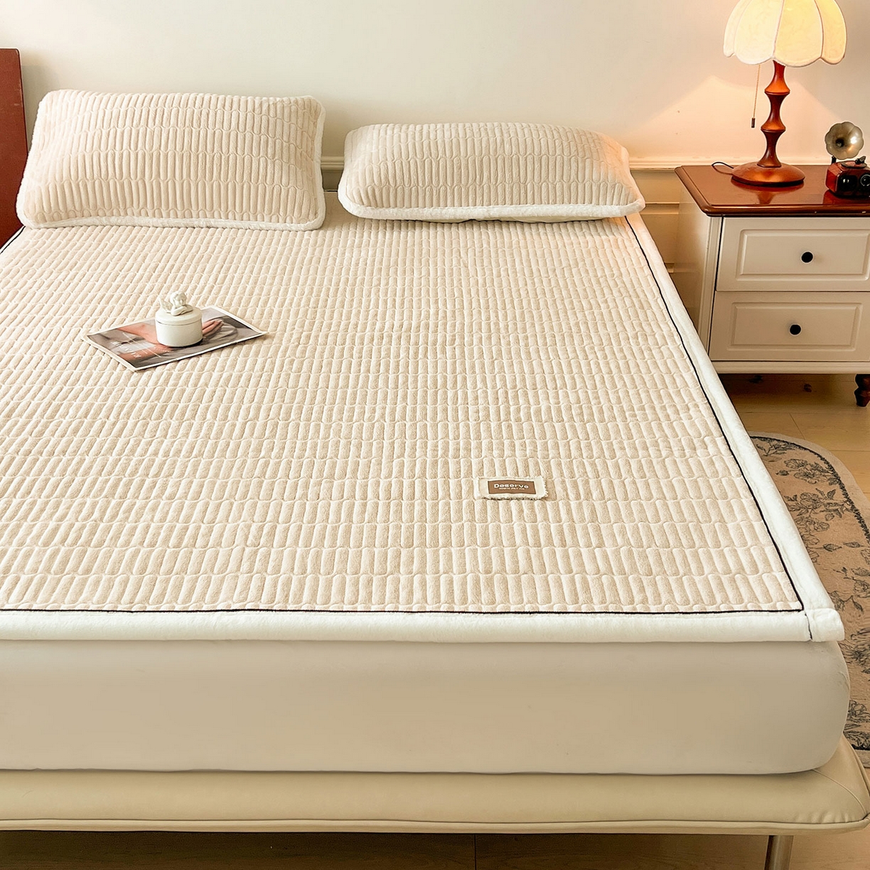 91家纺网 家纺一手货源 找家纺 喜居 2025新款A类高克重宝宝绒夹棉床褥垫-绮梦系列 绮梦-咖-宝宝绒床褥垫