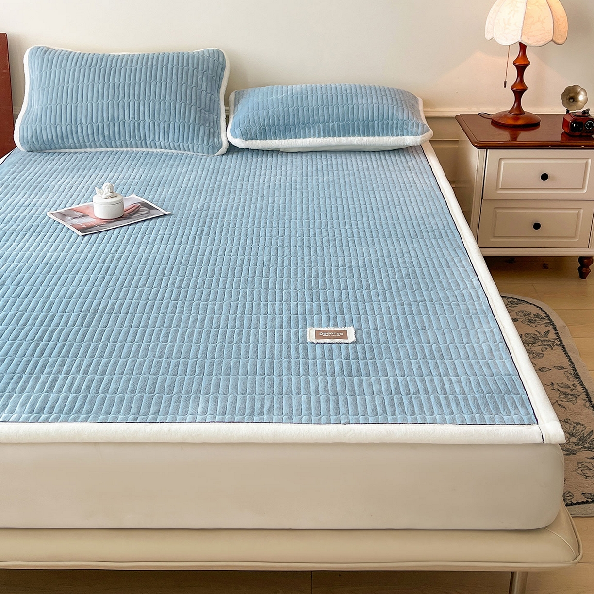 91家纺网 家纺一手货源 找家纺 喜居 2025新款A类高克重宝宝绒夹棉床褥垫-绮梦系列 绮梦-蓝-宝宝绒床褥垫