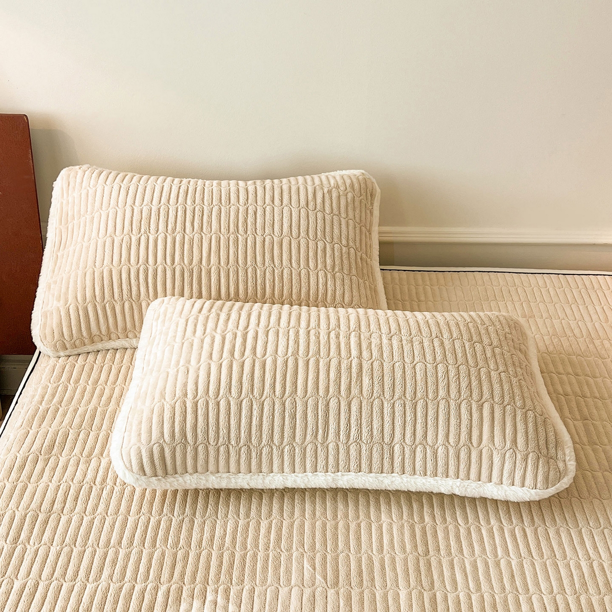 91家纺网 家纺一手货源 找家纺 喜居 2025新款A类高克重宝宝绒夹棉床褥垫-绮梦系列 绮梦-咖-宝宝绒床褥垫