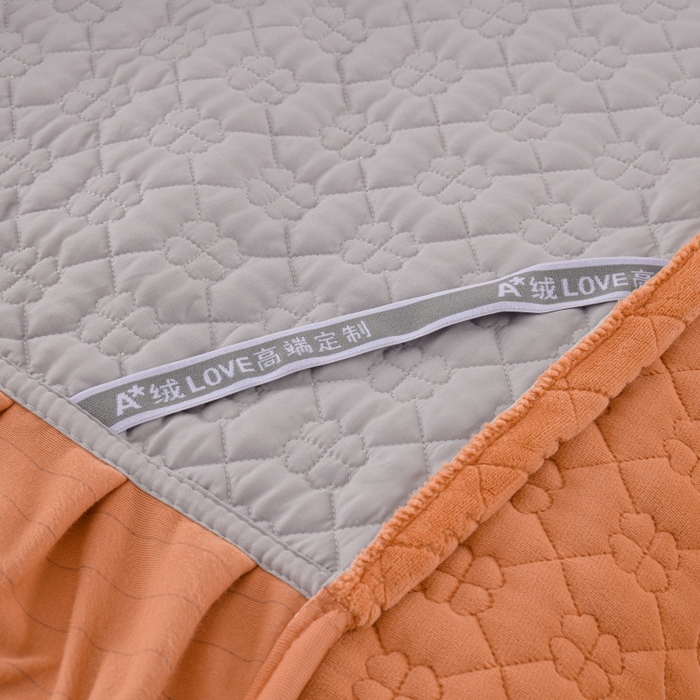 91家纺网 家纺一手货源 找家纺 优家居 2025新款240克高克重牛奶绒韩版牛奶绒夹棉床盖三件套床裙三件套直播爆款 栀子花-橙色