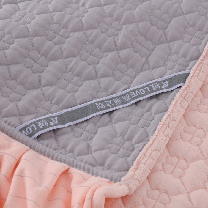 91家纺网 家纺一手货源 找家纺 优家居 2025新款240克高克重牛奶绒韩版牛奶绒夹棉床盖三件套床裙三件套直播爆款 栀子花-浅粉