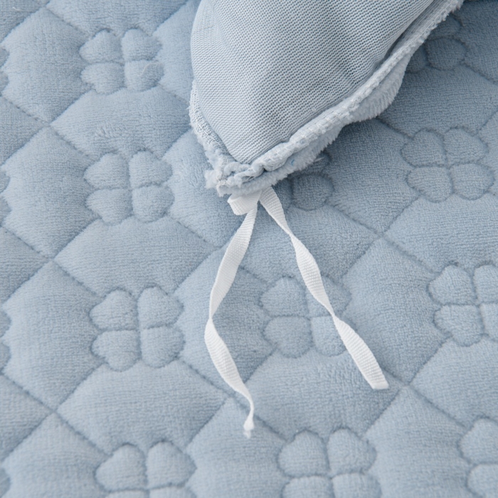 91家纺网 家纺一手货源 找家纺 优家居 2025新款240克高克重牛奶绒韩版牛奶绒夹棉床盖三件套床裙三件套直播爆款 栀子花-浅蓝